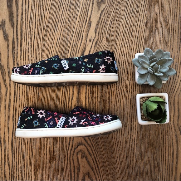 Toms Youth Printed Canvas Slip On Sneakers Y12 - Picture 2 of 8